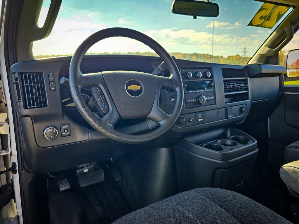 2025 Chevrolet Express Cargo WT