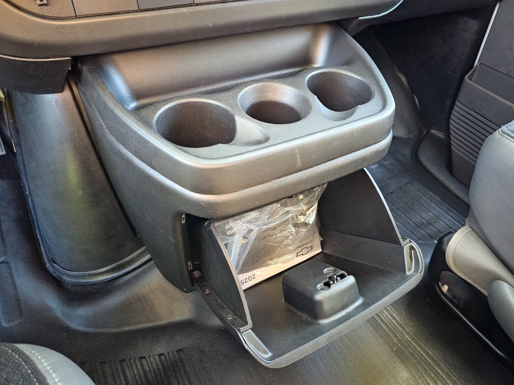 2025 Chevrolet Express Cargo WT