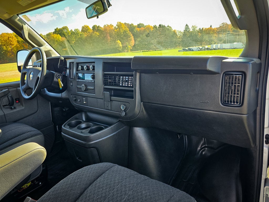 2025 Chevrolet Express Cargo WT