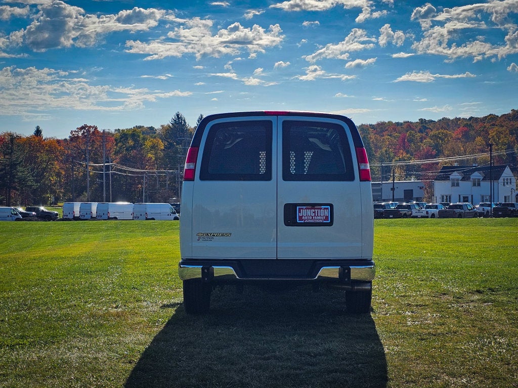 2025 Chevrolet Express Cargo WT