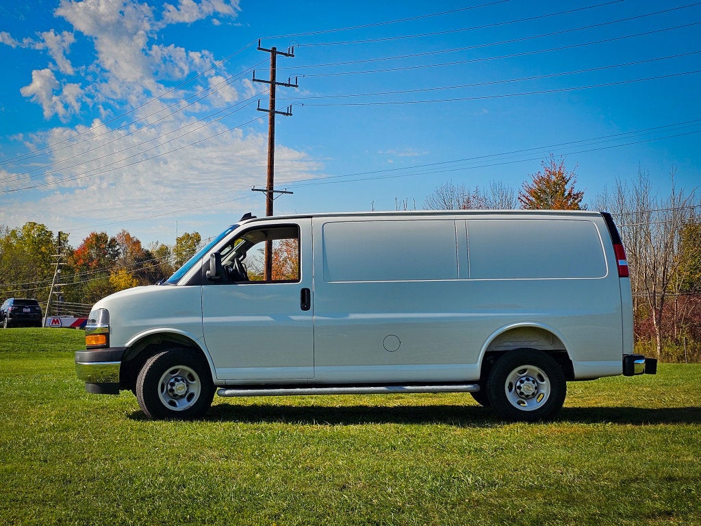 2025 Chevrolet Express Cargo WT