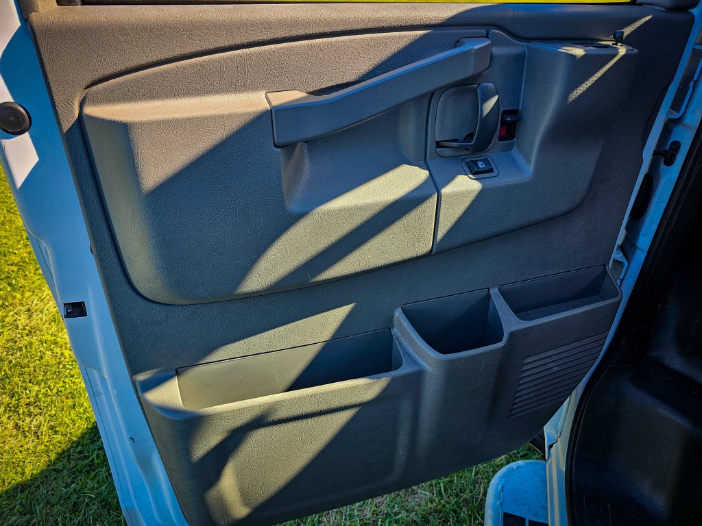 2025 Chevrolet Express Cargo WT