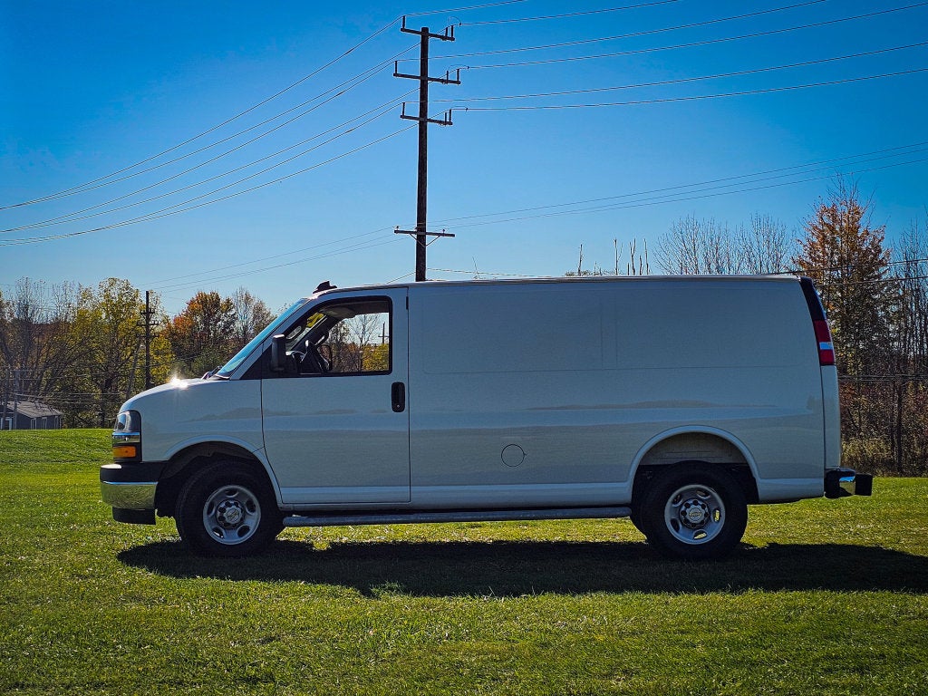 2025 Chevrolet Express Cargo WT