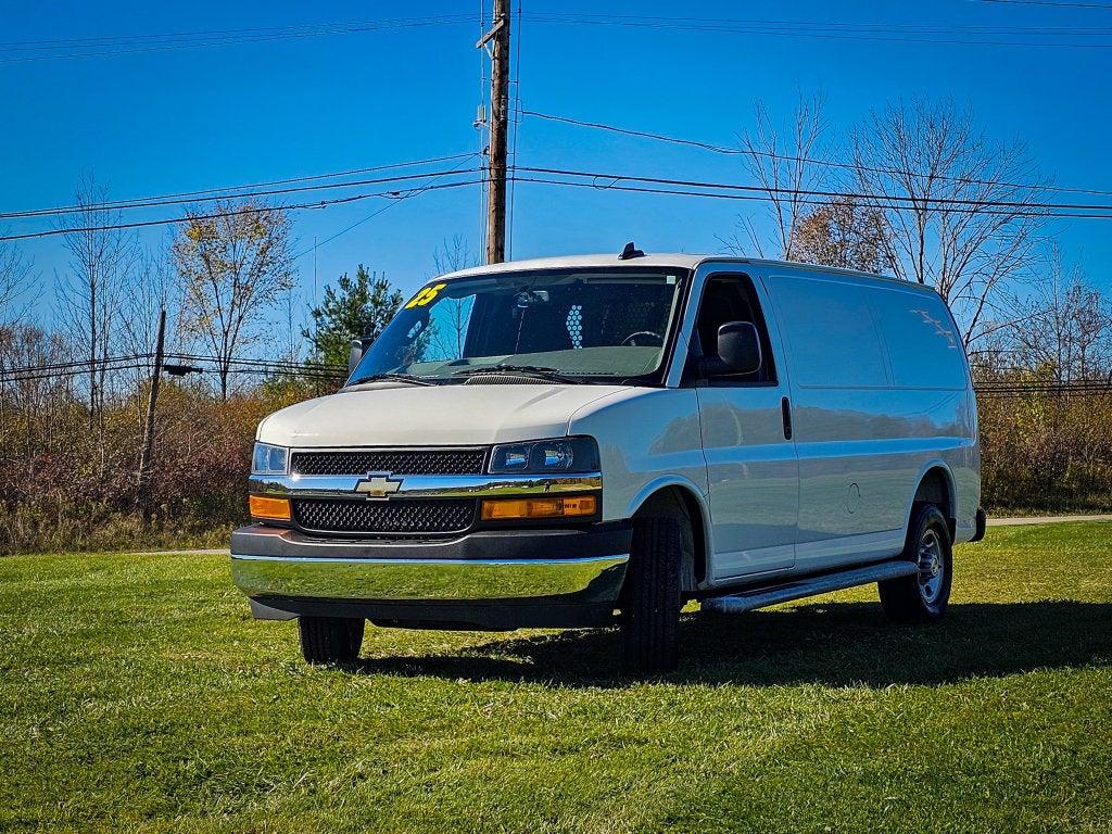2025 Chevrolet Express Cargo WT