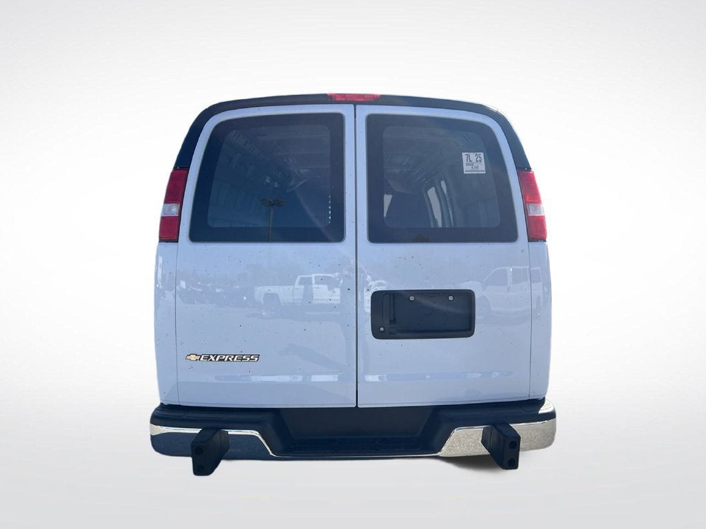 2025 Chevrolet Express Cargo WT