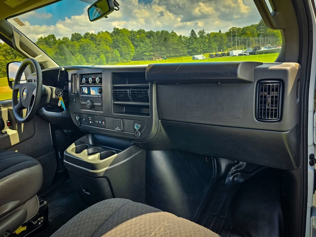 2025 Chevrolet Express Cargo WT