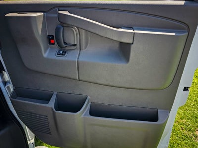 2025 Chevrolet Express Cargo WT