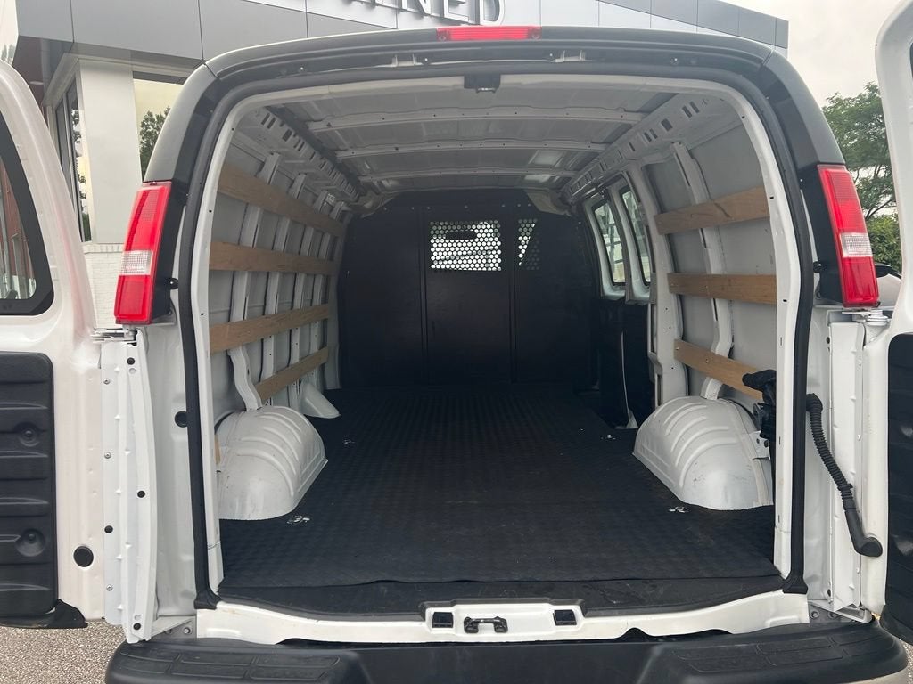 2025 Chevrolet Express Cargo WT