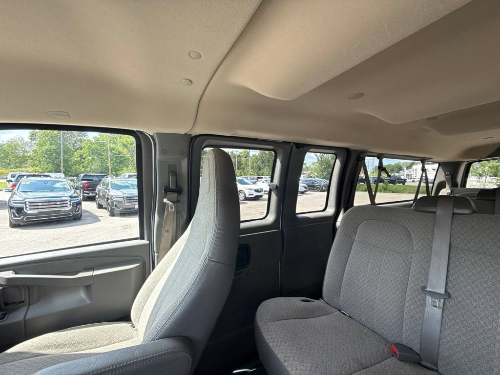 2025 GMC Savana Passenger LT