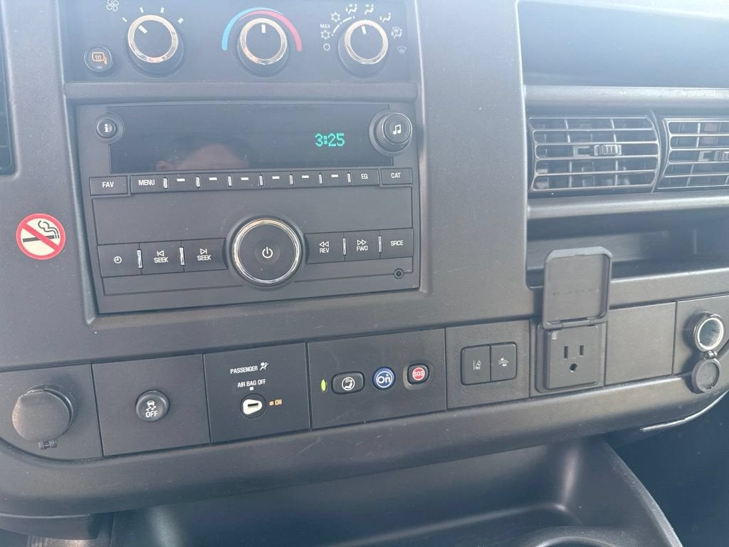 2025 GMC Savana Passenger LT