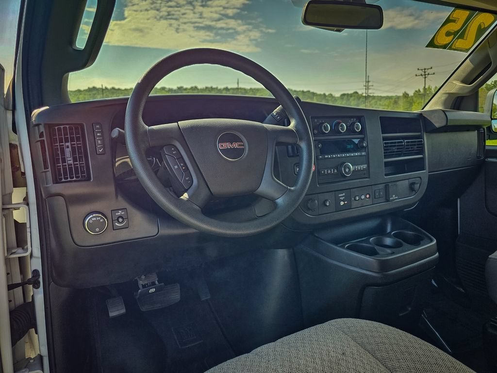 2025 GMC Savana Passenger LT