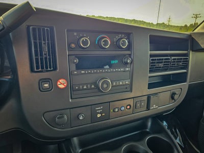 2025 GMC Savana Passenger LT
