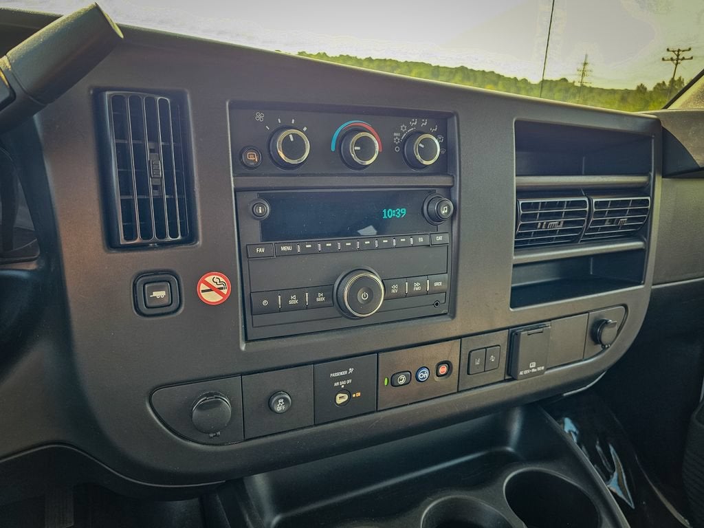 2025 GMC Savana Passenger LT