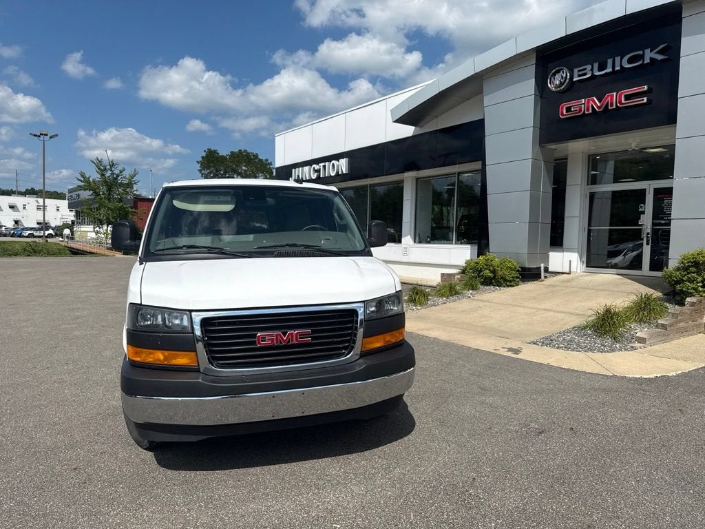2025 GMC Savana Passenger LT