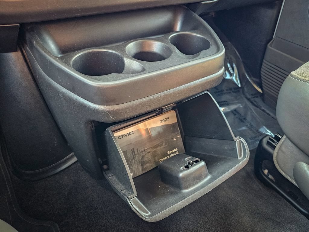 2025 GMC Savana Passenger LT