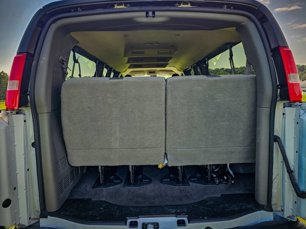 2025 GMC Savana Passenger LT