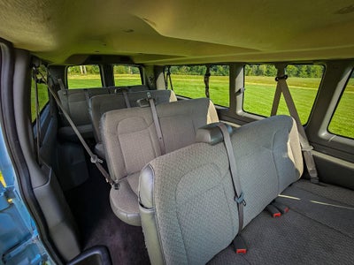 2025 GMC Savana Passenger LT