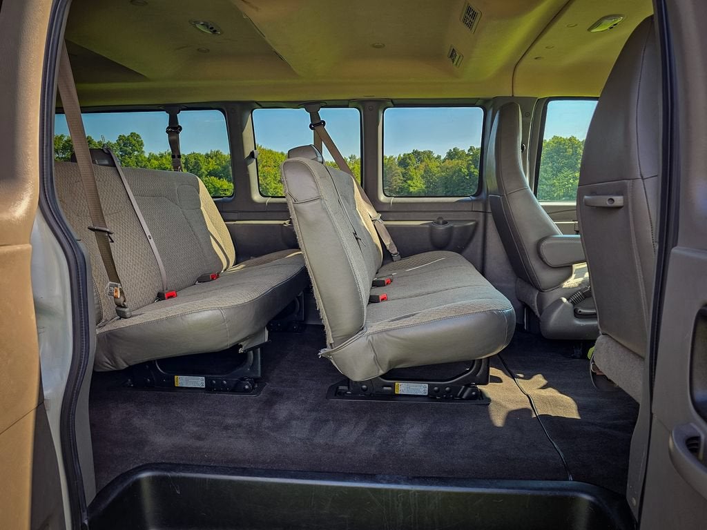 2025 GMC Savana Passenger LT