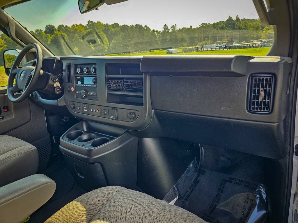 2025 GMC Savana Passenger LT