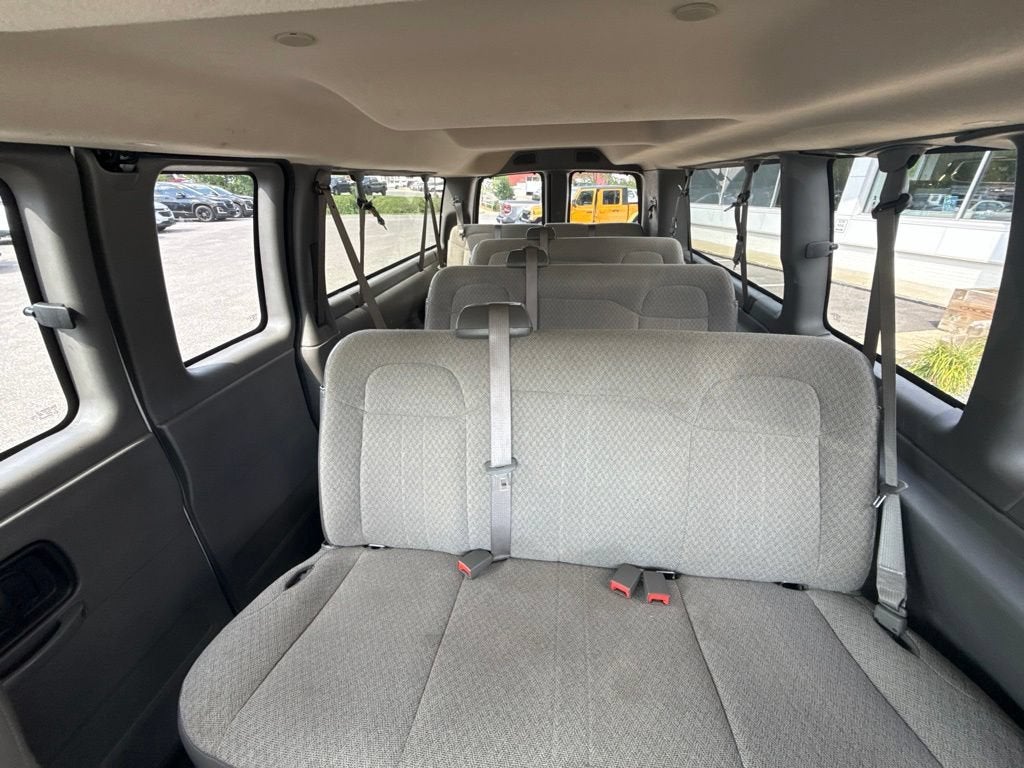 2025 GMC Savana Passenger LT
