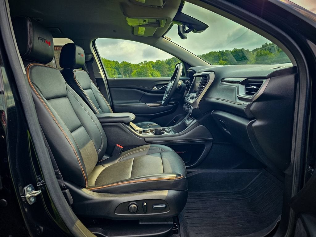 2023 GMC Acadia AT4