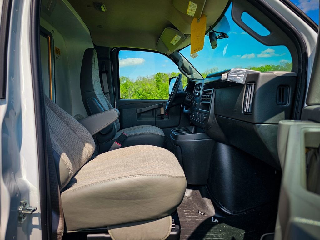 2026 GMC Savana Cutaway 3500 1WT
