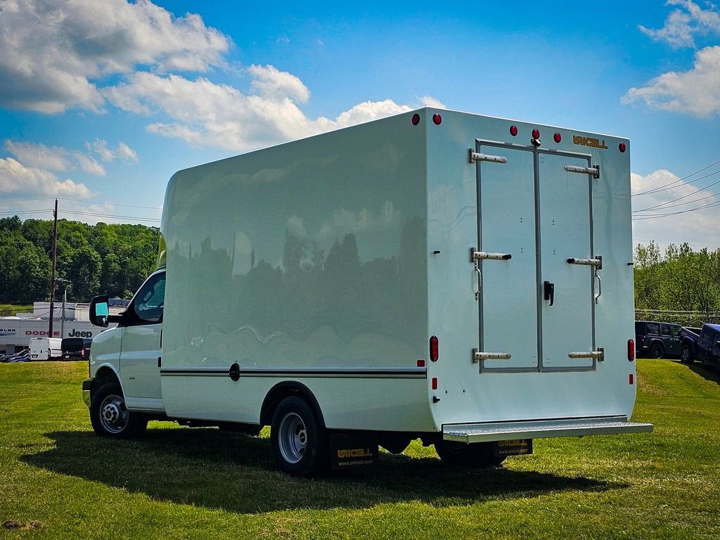 2026 GMC Savana Cutaway 3500 1WT