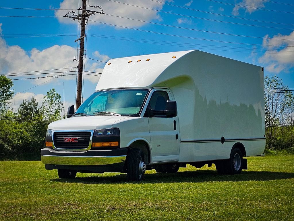 2026 GMC Savana Cutaway 3500 1WT