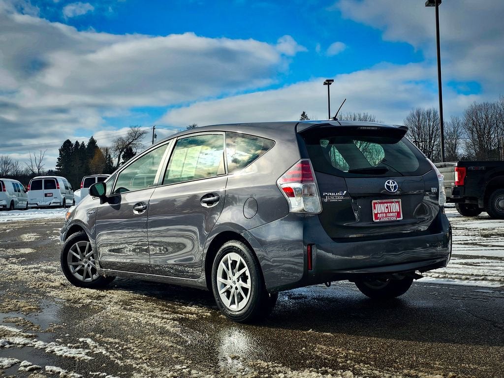 2016 Toyota Prius v Two