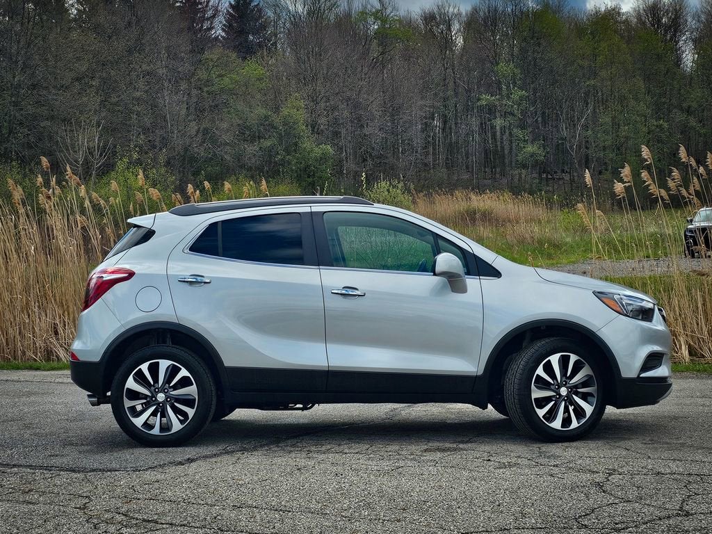 Certified 2022 Buick Encore Preferred with VIN KL4CJESM7NB563883 for sale in Chardon, OH