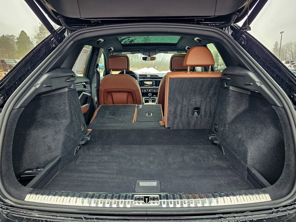 2022 Audi Q3 S line Premium