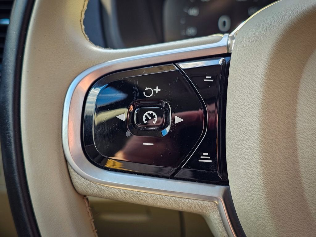 2020 Volvo XC90 Momentum