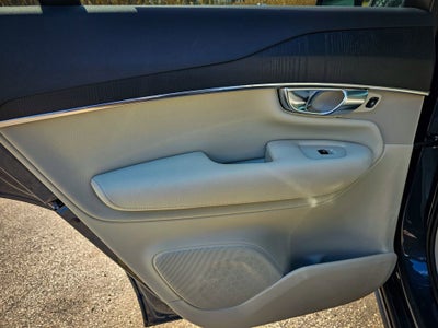 2020 Volvo XC90 Momentum