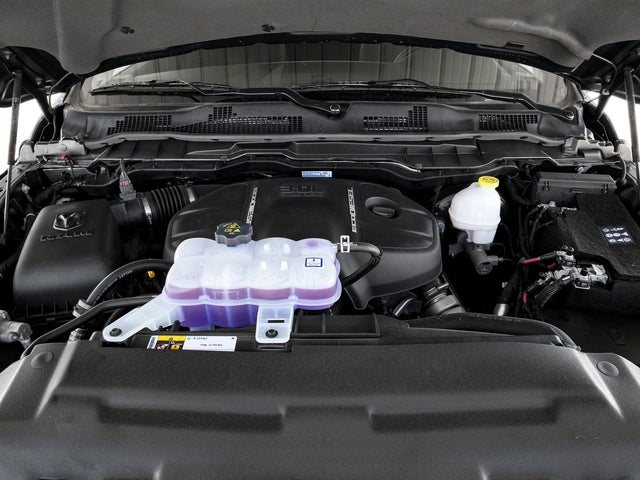 2017 RAM 1500 Laramie Crew Cab 4x4 5'7' Box