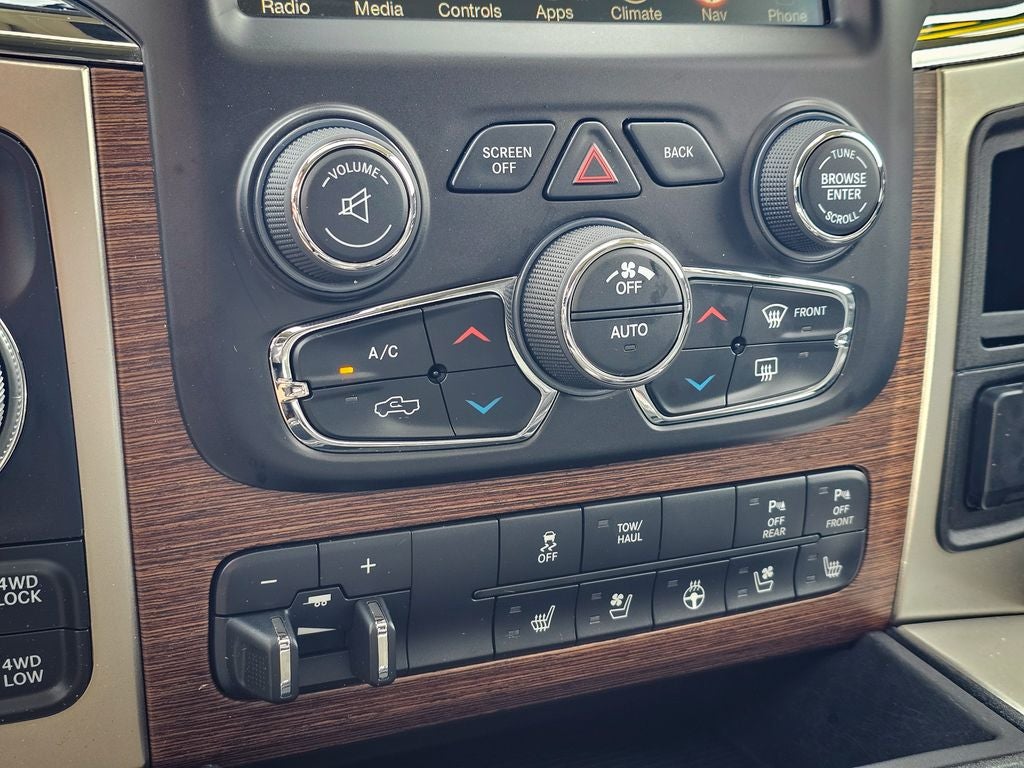 2017 RAM 1500 Laramie Crew Cab 4x4 5'7' Box