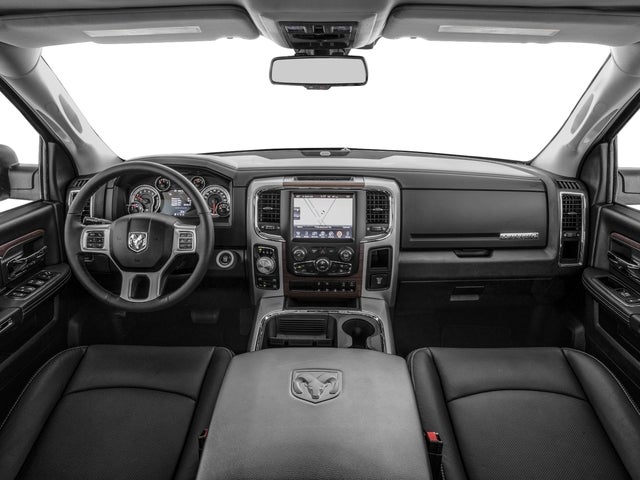 2017 RAM 1500 Laramie Crew Cab 4x4 5'7' Box