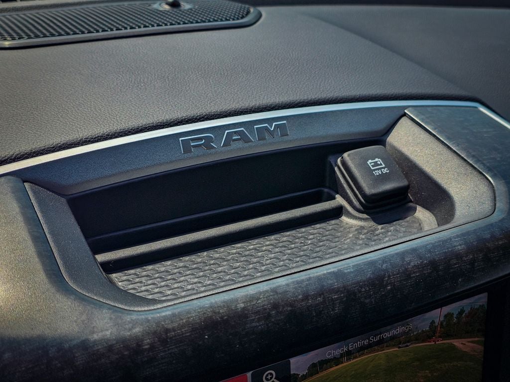 2022 RAM 1500 Big Horn Quad Cab 4x4 6'4' Box