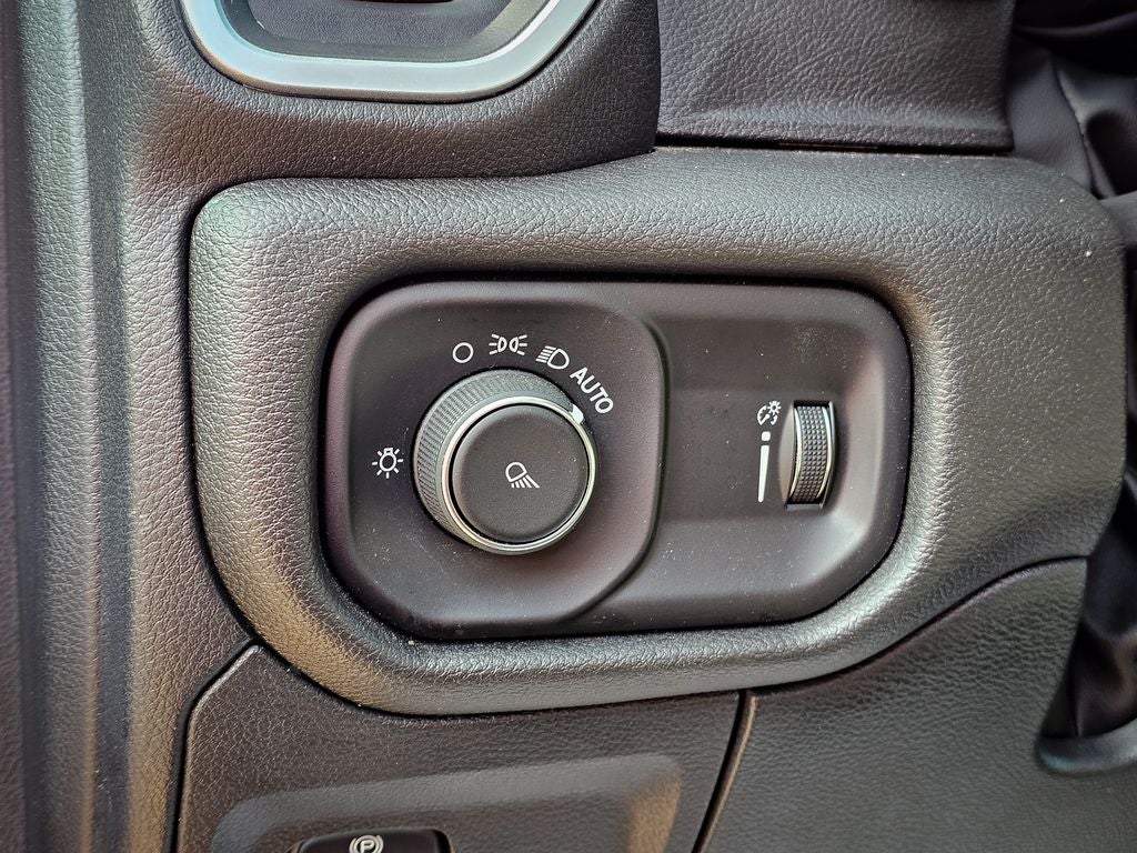 2023 RAM 1500 Big Horn Crew Cab 4x4 5'7' Box