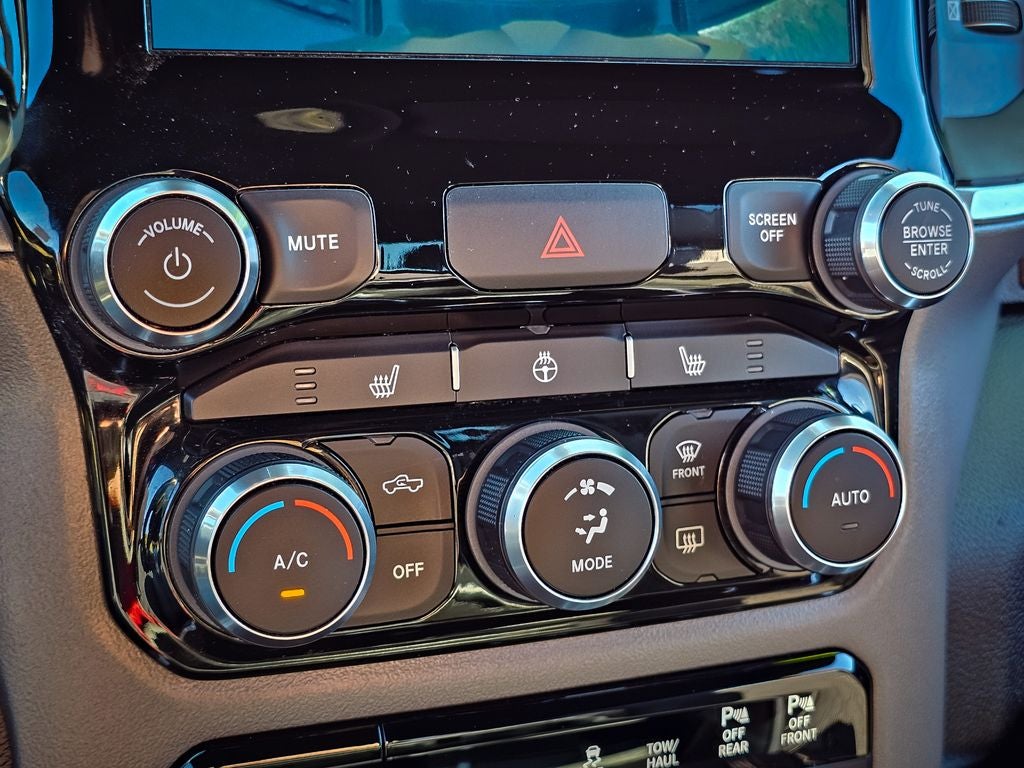 2022 RAM 1500 Big Horn Quad Cab 4x4 6'4' Box