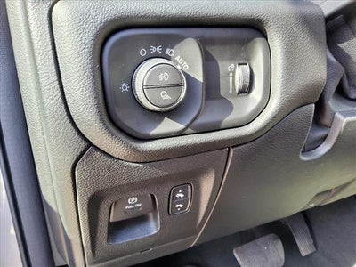 2020 RAM 1500 Big Horn Crew Cab 4x4 5'7' Box