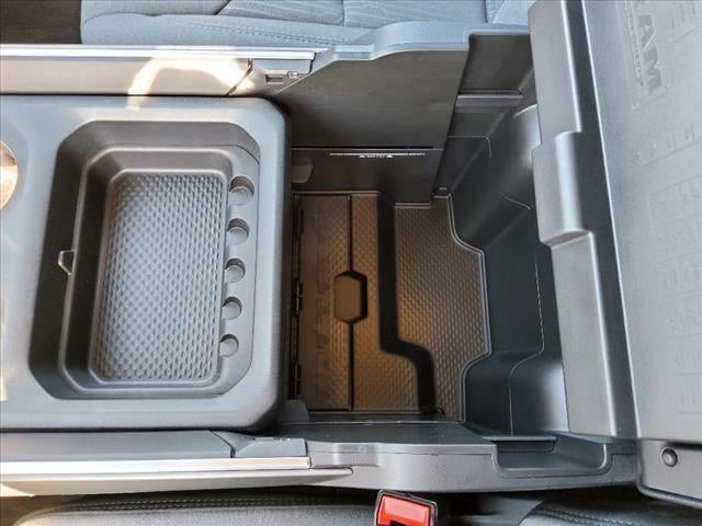 2020 RAM 1500 Big Horn Crew Cab 4x4 5'7' Box