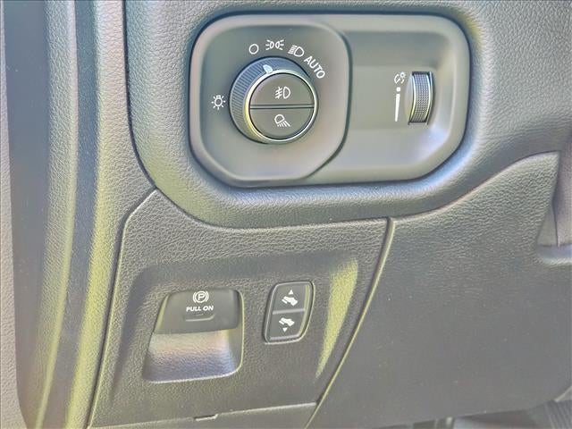 2020 RAM Ram 1500 Big Horn Crew Cab 4x4 5'7' Box