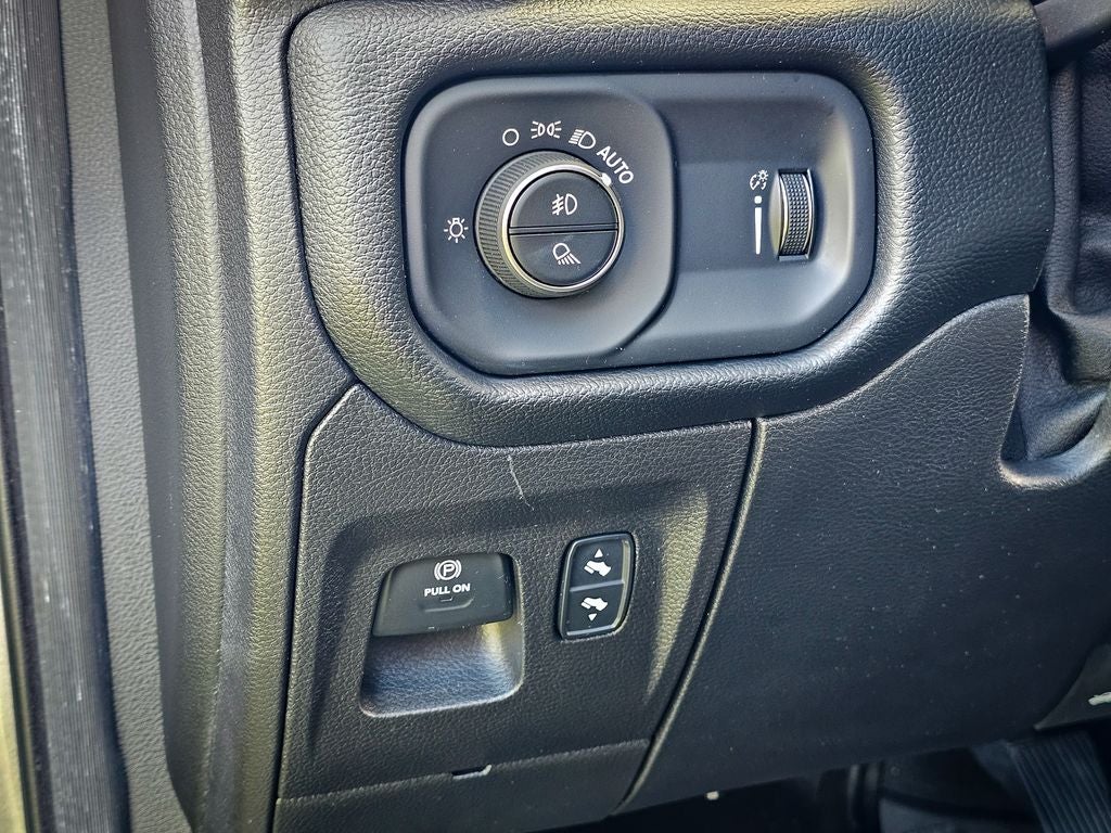 2020 RAM Ram 1500 Big Horn Crew Cab 4x4 5'7' Box
