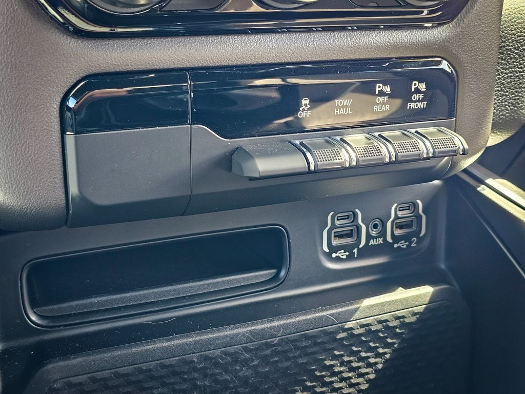 2020 RAM Ram 1500 Big Horn Crew Cab 4x4 5'7' Box