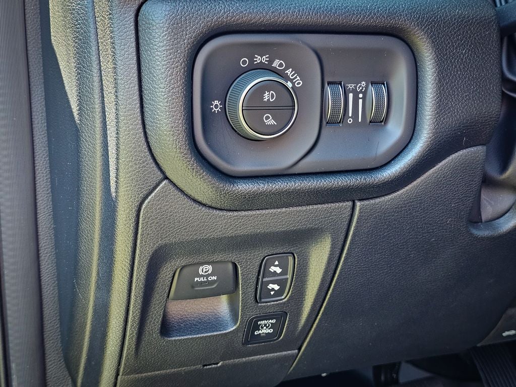 2023 RAM 1500 Laramie Crew Cab 4x4 5'7' Box
