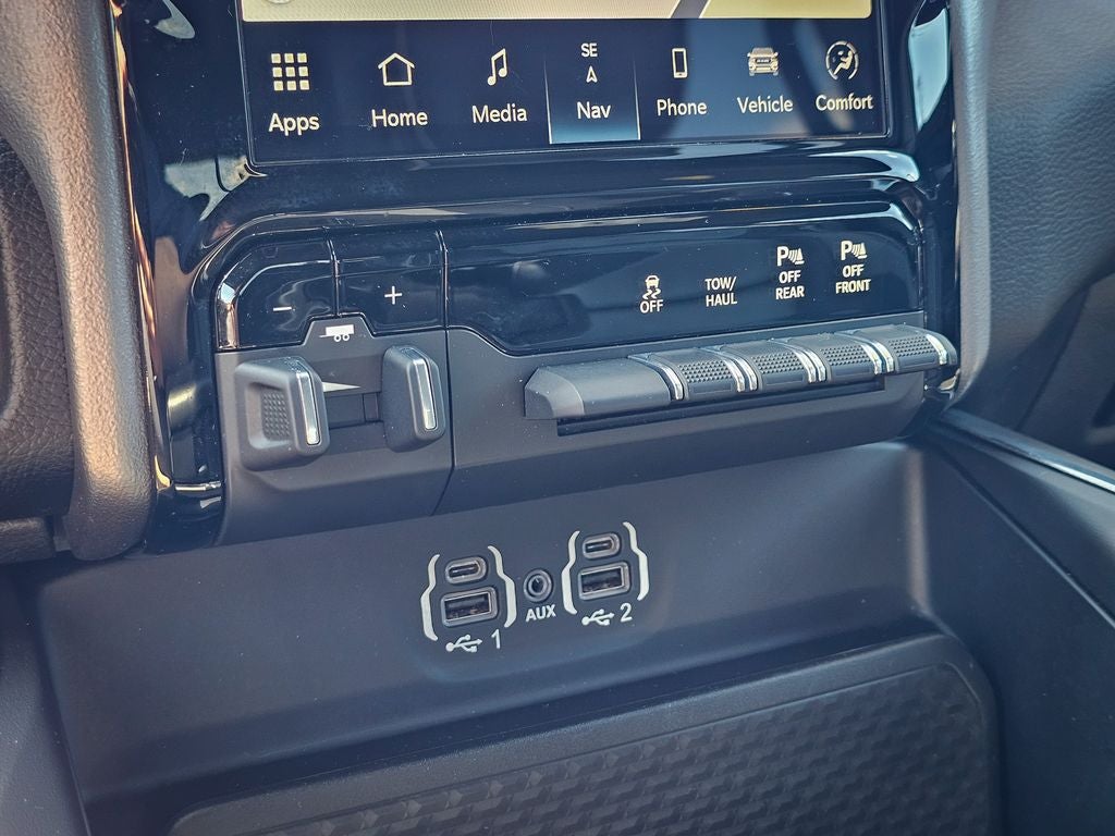 2023 RAM 1500 Laramie Crew Cab 4x4 5'7' Box