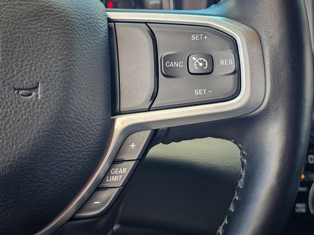 2020 RAM 1500 Big Horn Crew Cab 4x4 6'4' Box