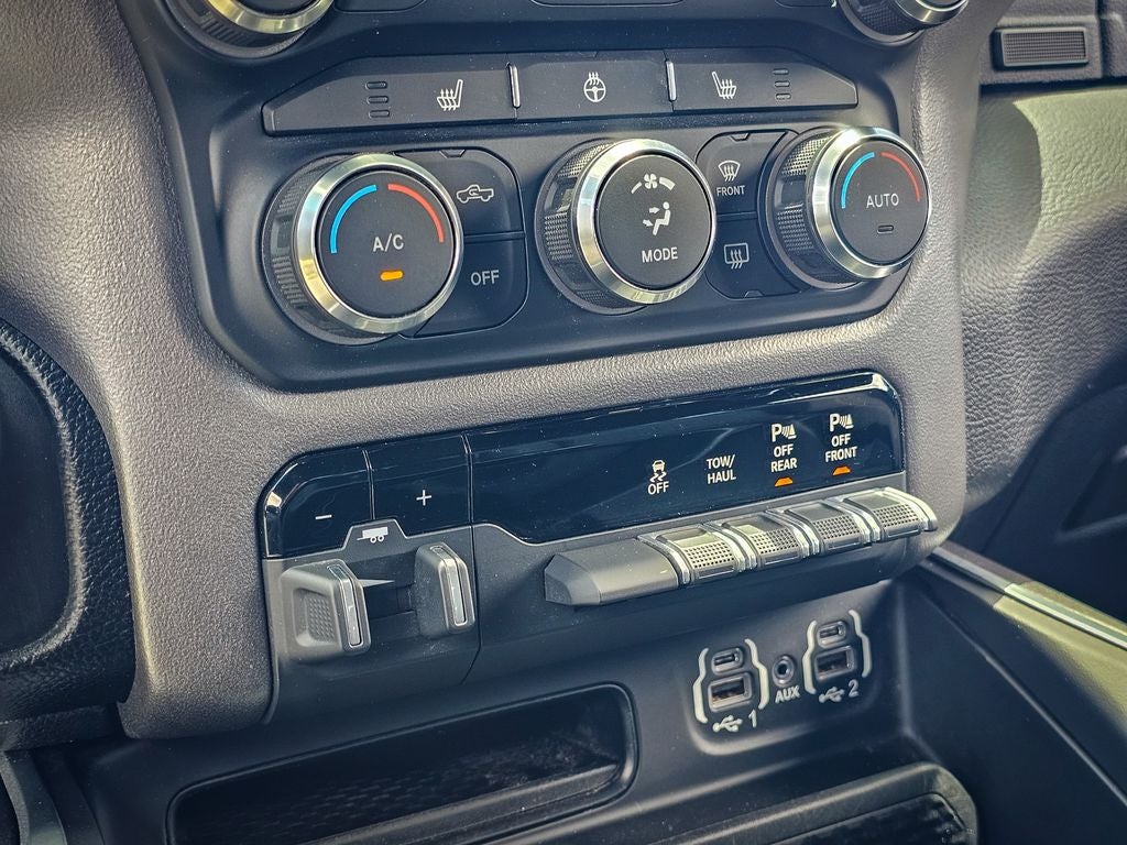 2020 RAM 1500 Big Horn Crew Cab 4x4 6'4' Box