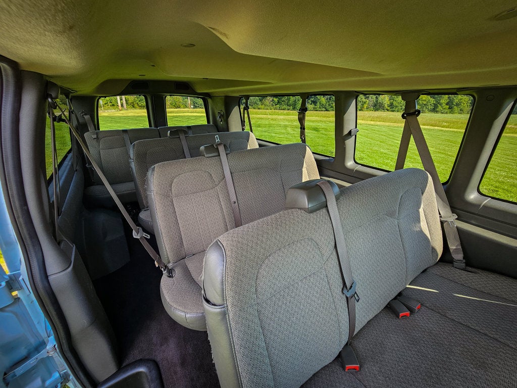 2025 GMC Savana Passenger RWD 3500 Extended Wheelbase LT