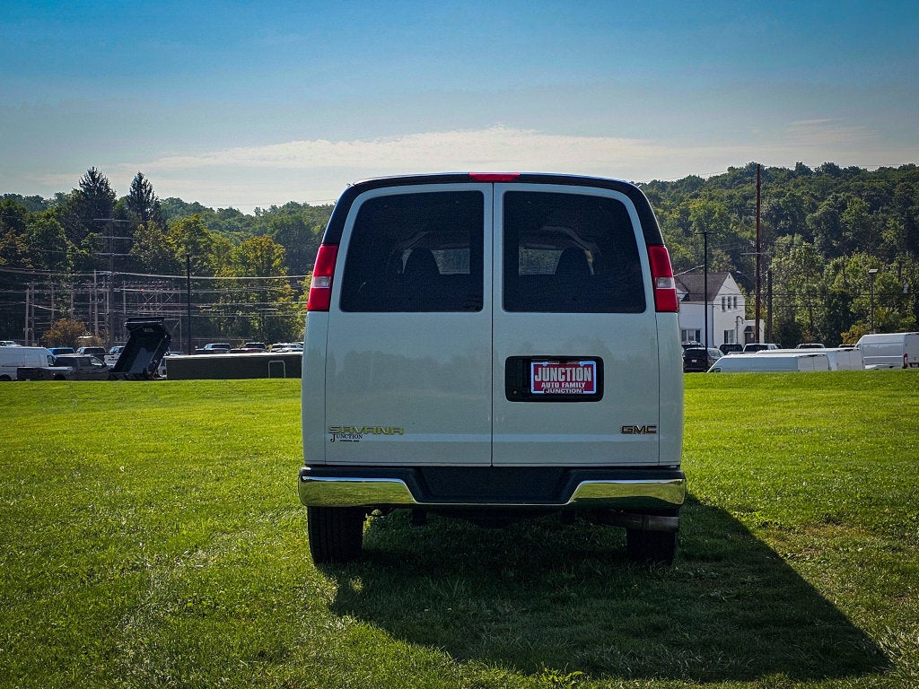 2025 GMC Savana Passenger RWD 3500 Extended Wheelbase LT